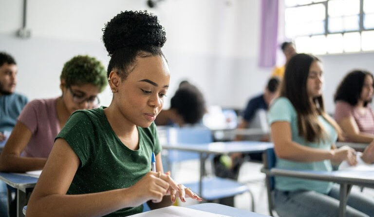 O Exame Nacional do Ensino Médio (Enem) 2025, principal porta de entrada para as instituições de ensino superior no país. Foto: GettyImages