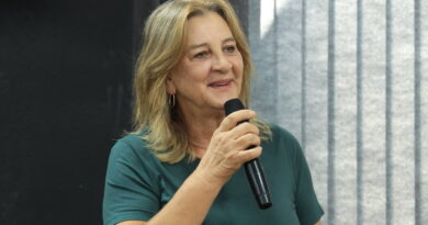 Na Câmara de Vereadores Dra Zeli explanou um pouco de sua trajetória política