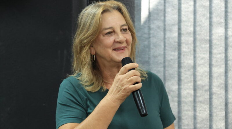 Na Câmara de Vereadores Dra Zeli explanou um pouco de sua trajetória política