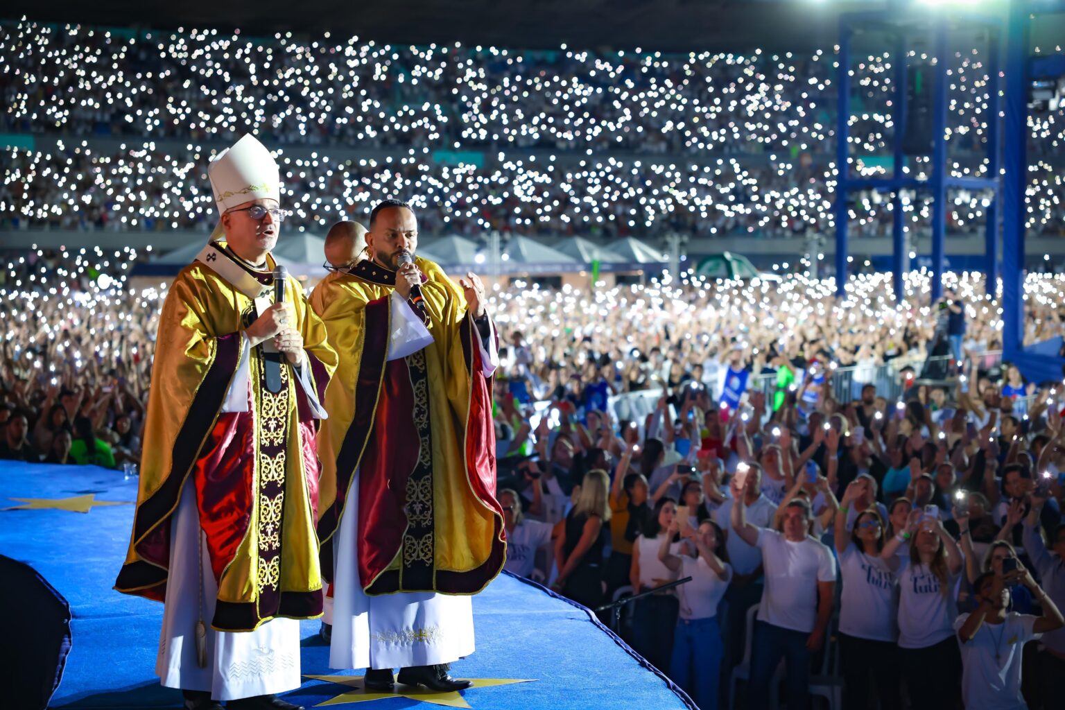 Celebração do Totus Tuus, no Estádio Serra Dourada (Foto: André Saddi e Rômullo Carvalho)