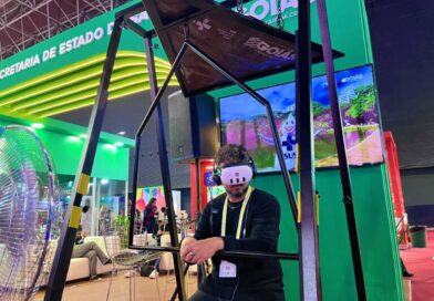 Uma das atrações principais é a experiência imersiva intitulada Um Voo pela Saúde de Goiás, que utiliza realidade virtual para proporcionar aos participantes uma vivência sensorial completa (Foto: Estevan Ferreira)