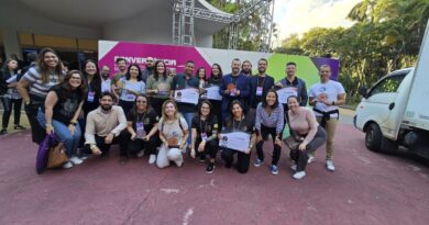 Gestores e técnicos do Governo de Goiás recebem troféus e diplomas no 5º Prêmio Conexão Inova, durante o Congresso Convergência 2025, em Belo Horizonte (MG) (Foto: Secretaria da Administração)