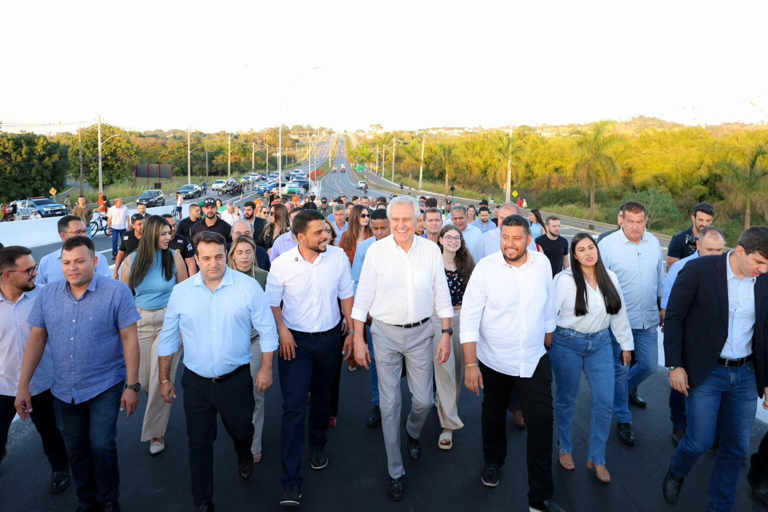 Em parceria com Prefeitura de Trindade, a Goinfra também entregou pavimentação asfáltica da via de acesso à construção da nova basílica e reconstruiu trecho de mais de três quilômetros da GO-050, que liga Trindade a Campestre de Goiás (Fotos: Cristiano Borges, Rômullo Carvalho e Júnior Guimarães)