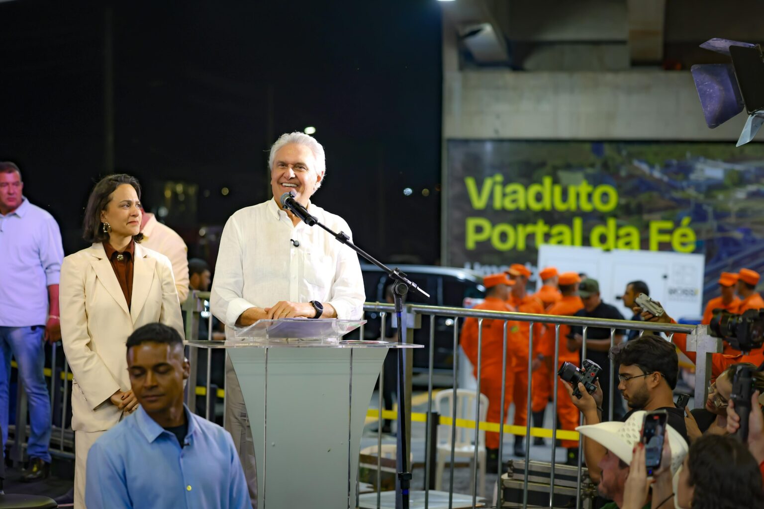 “O viaduto vai dar outra qualidade e rapidez no fluxo para quem deseja acessar Trindade ou seguir adiante”, afirmou o governador (Fotos: Cristiano Borges, Rômullo Carvalho e Júnior Guimarães)