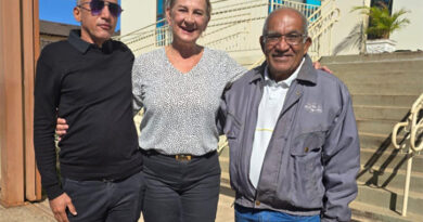 Aniversariantes recebem os cumprimentos da deputada Dra Zeli