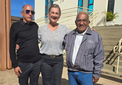 Aniversariantes recebem os cumprimentos da deputada Dra Zeli