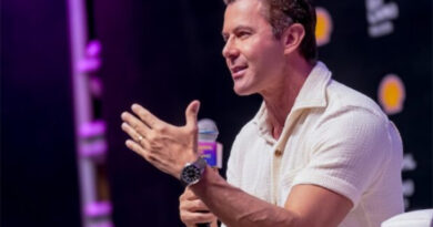 Junior Rostirola faz história na Bienal do Rio