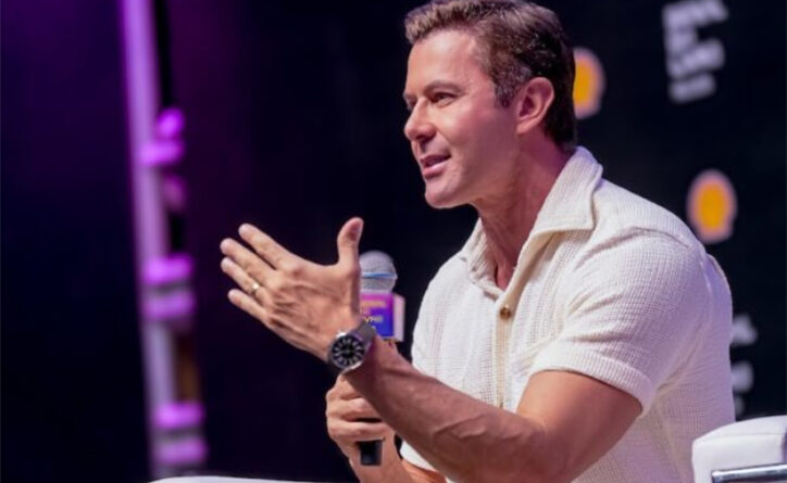 Junior Rostirola faz história na Bienal do Rio