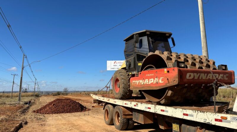 A obra visa gerar empregos, melhorar a mobilidade, reduzir acidentes e congestionamentos, e facilitar o fluxo de veículos e pedestres.