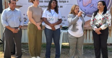 A secretária de Educação, Maria Rita parabenizou a diretora Joelma Teixeira e toda a sua equipe pelo belíssimo trabalho, pela dedicação e pela organização impecável que fizeram desta feira um verdadeiro sucesso