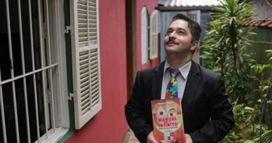 Henrique Vitorino, autor do livro "Manual do Infinito – Relatos de uma pessoa autista" / Foto: Tiago Queiroz (reprodução)