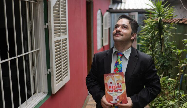 Henrique Vitorino, autor do livro "Manual do Infinito – Relatos de uma pessoa autista" / Foto: Tiago Queiroz (reprodução)