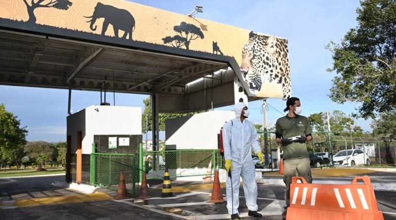 O zoológico permanecerá interditado até o dia 12 de junho, caso não sejam registrados novos casos no local. As aves também continuarão sendo monitoradas.... :