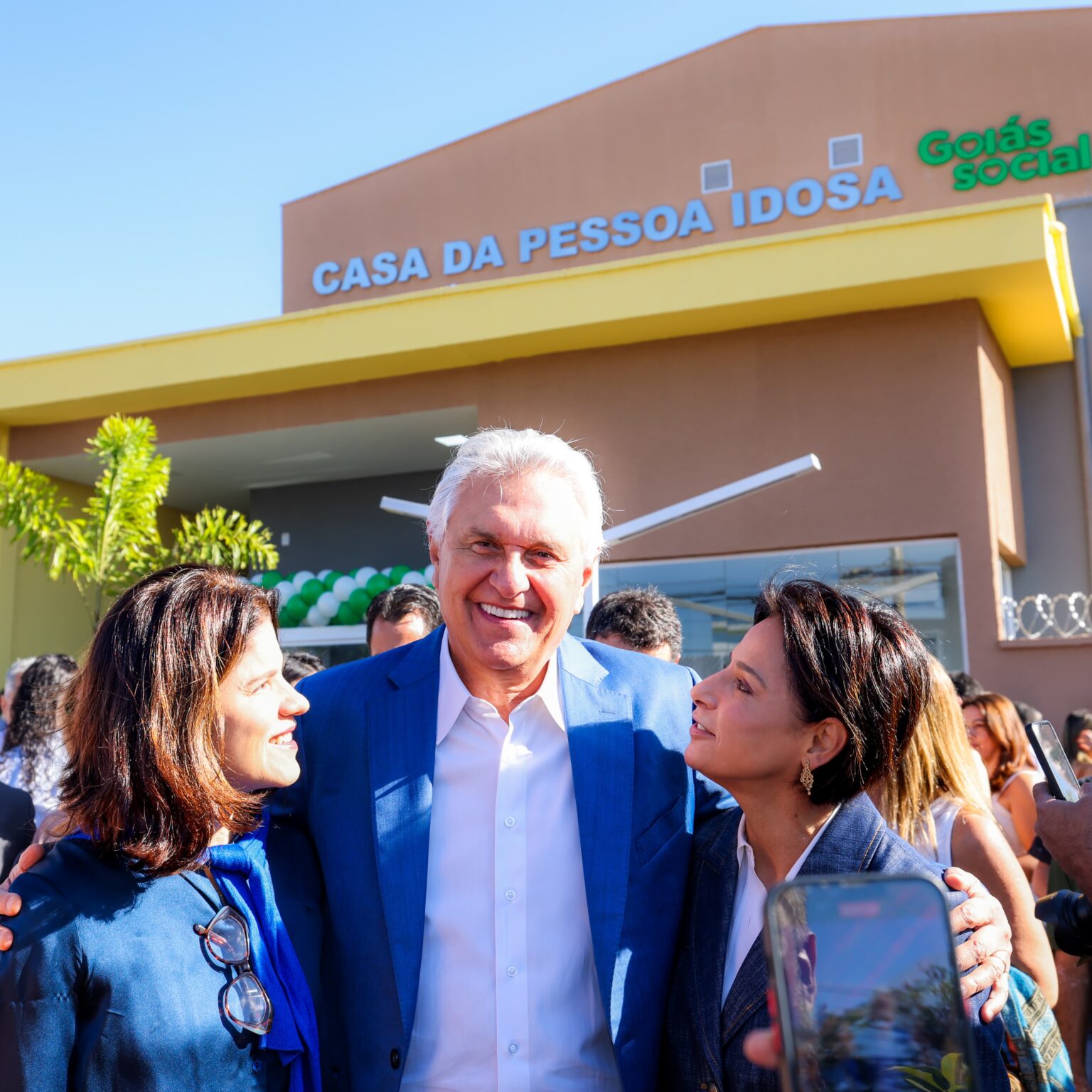 Filhas de Iris, Ana Paula e Adriana Rezende, participaram da solenidade (Foto: Secom)