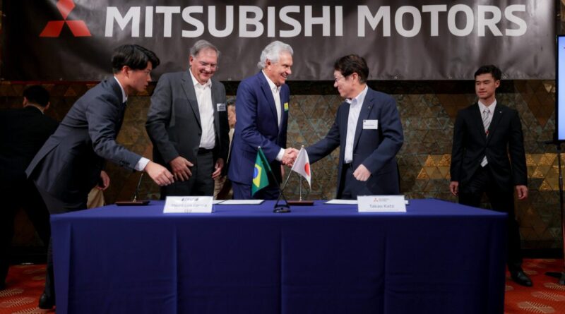 No primeiro dia da missão internacional no Japão, Caiado acompanha na sede da Mitsubishi assinatura de ato que oficializa a o início das exportações da unidade de Catalão para a América do Sul (Júnior Guimarães)