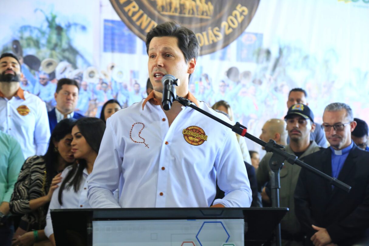 Cerimônia reuniu autoridades dos poderes judiciário, legislativo, estadual, municipais, além de lideranças religiosas (Foto: André Saddi/Secom)