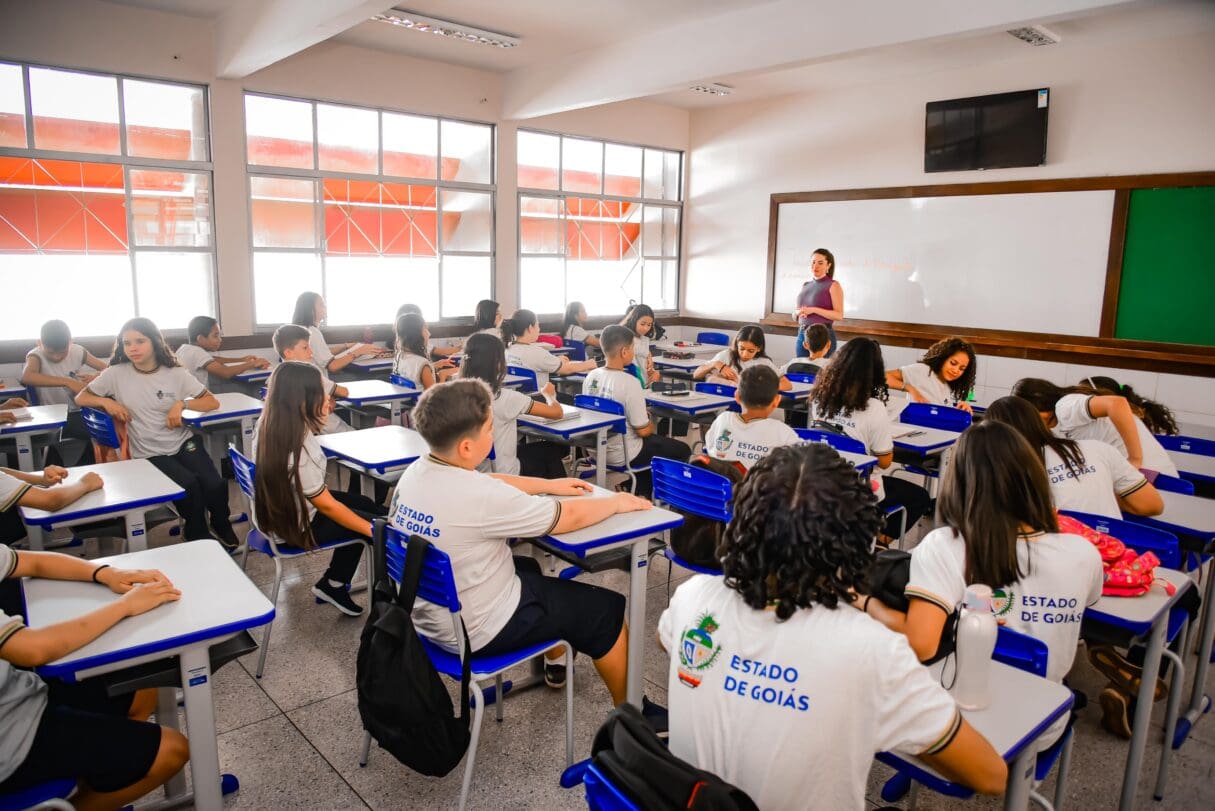 Professores da rede estadual recebem mensalmente auxílios alimentação e aprimoramento e, ainda, gratificação de regência (Foto: Seduc)