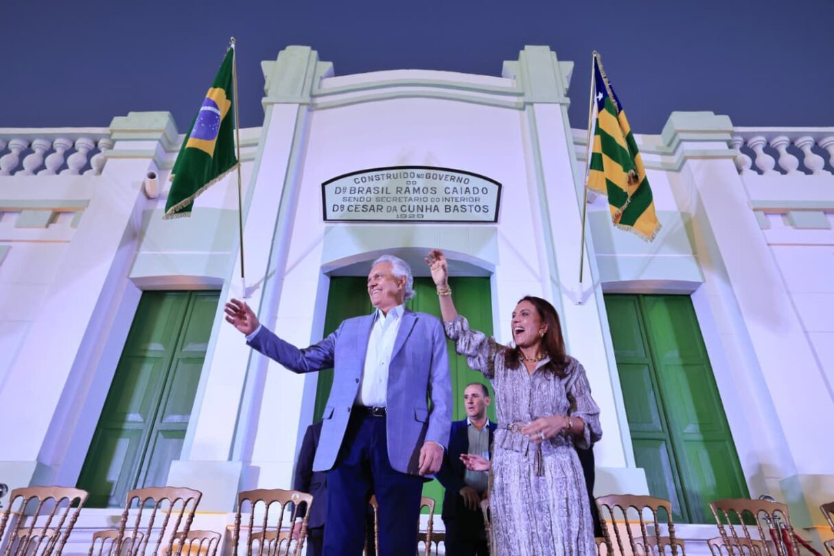 “Hoje, mais de 500 mil alunos da educação de Goiás têm uniformes, escolas dignas, boa alimentação e chromebooks. Não é por acaso que Goiás é primeiro lugar na Educação”, acrescentou a primeira-dama, Gracinha Caiado (Fotos: Lucas Diener e André Saddi)