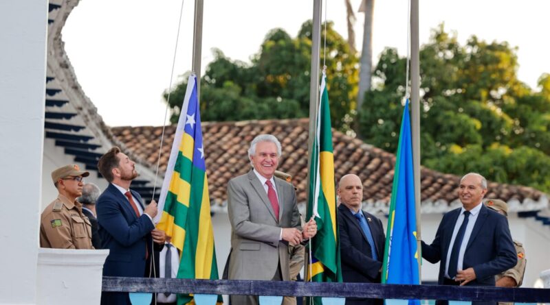 Governador Ronaldo Caiado enaltece amor pela cidade de Goiás durante cerimônia de transferência dos três poderes para antiga Vila Boa (Foto: André Saddi e Lucas Diener)