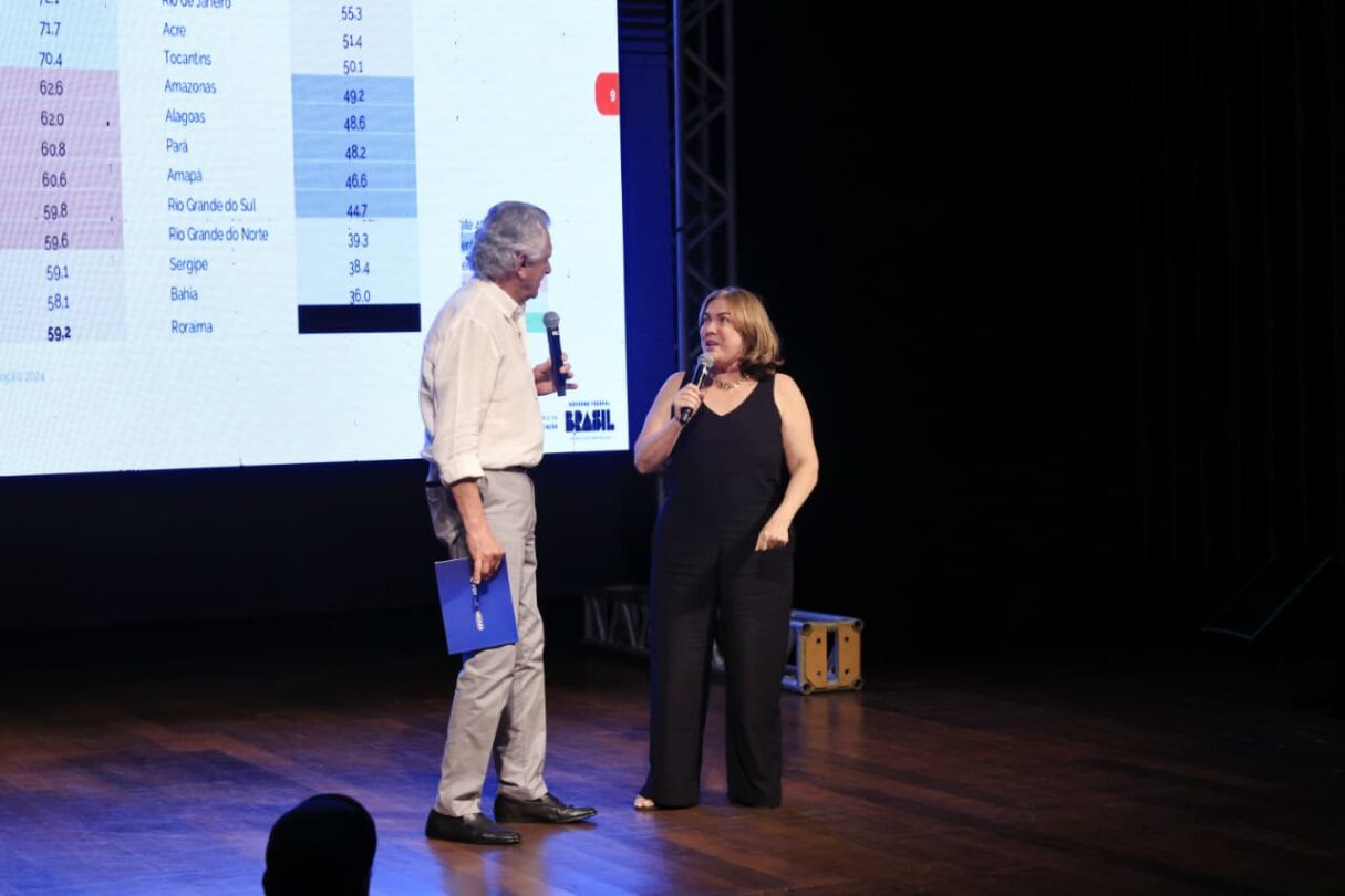 Antes da inauguração, governador se reúne com os coordenadores regionais de Educação no Teatro São Joaquim (Fotos: Lucas Diener e André Saddi)