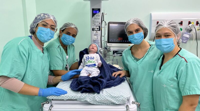 Segundo o diretor-geral do Heal, Nilmar Lopes, nascimento já era aguardado com atenção pela equipe da unidade por representar um marco para todos os envolvidos na atenção à saúde do hospital (Fotos: Hélmiton Prateado/HMTJ)