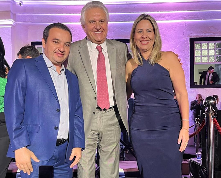 Governador Ronaldo Caiado, secretário do entorno do DF, Pábio Mossoró e secretária de Assistência Social de Valparaíso, Josélia Leão