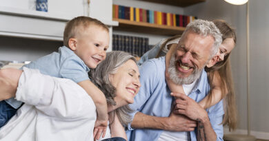 A relação entre avós e netos vai muito além do convívio carinhoso.