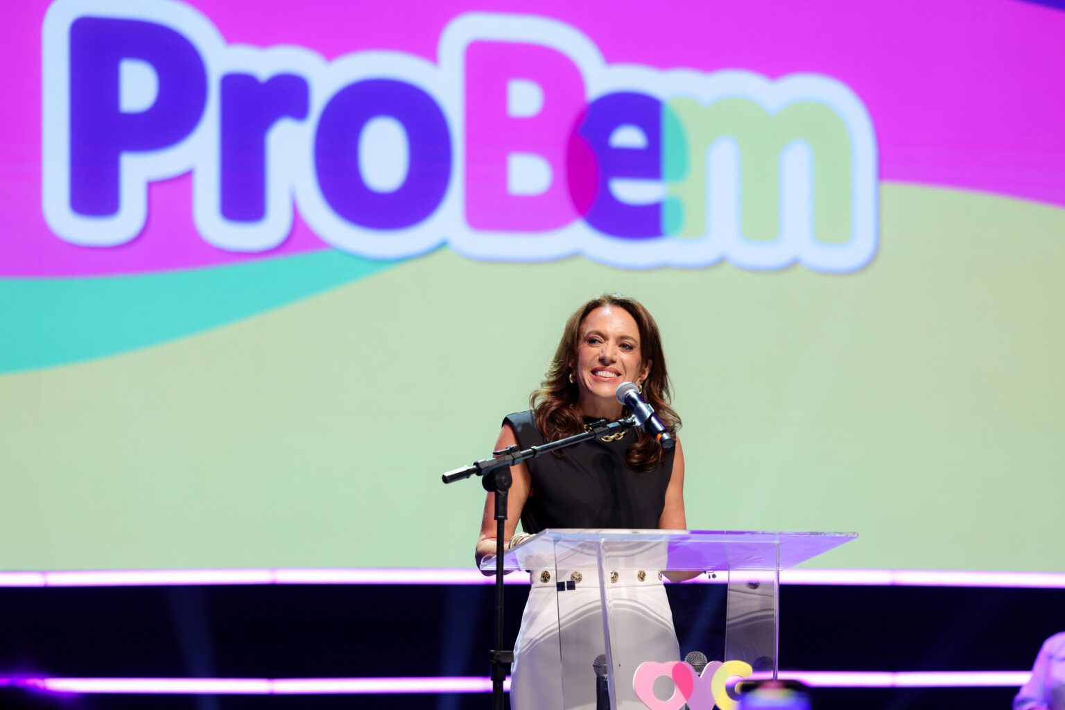 “Esse programa transforma vidas dando oportunidade de estágio e de emprego”, pontuou a primeira-dama sobre programa que já beneficiou quase 50 mil universitários goianos (Fotos: Adalberto Ruchelle e Júnior Guimarães)