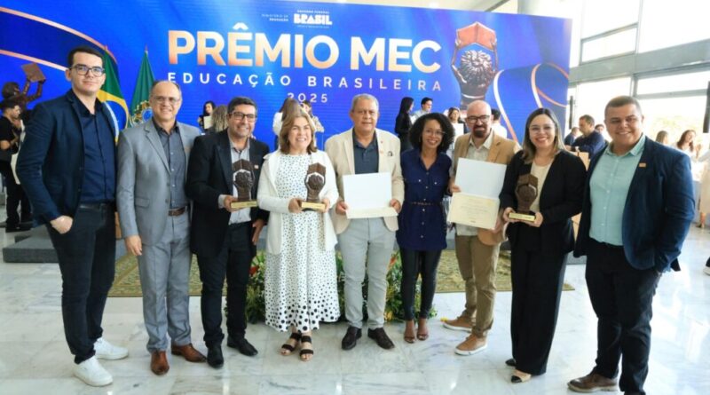 Secretária de Estado da Educação, Fátima Gavioli, representando o governador Ronaldo Caiado, durante a primeira edição do Prêmio MEC da Educação Brasileira. (Fotos: Seduc)