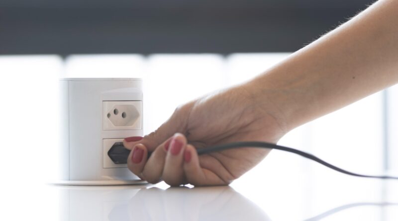 Equatorial orienta sobre economia e consumo consciente de energia durante bandeira vermelha.