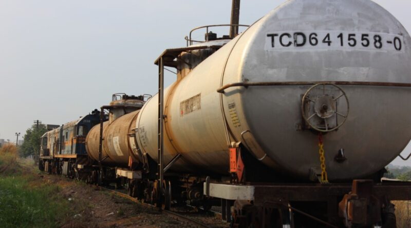 Composição ferroviária em trecho goiano da FCA (Foto: Samuel Straioto)
