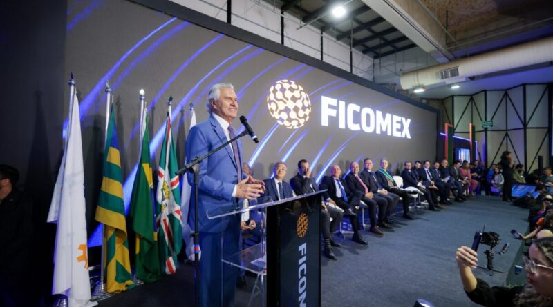 Governador Ronaldo Caiado participa de abertura da Feira Internacional de Comércio Exterior do Brasil Central, a Ficomex 2025 (Foto: Júnior Guimarães)