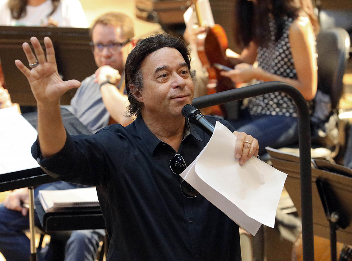 A atividade ocorreu na Sala Martins Pena, durante ensaio da apresentação Viva México, sob regência do maestro convidado Héctor Acosta e participação da soprano Rosa Dávila