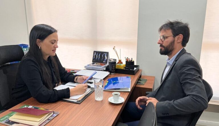 Paula Tredicci e Aurélio Rezende em reunião sobre o Peiex. (Foto: Divulgação)