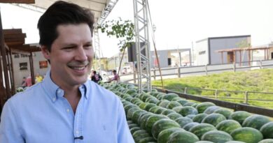 Daniel Vilela participa do encerramento da Festa da Melancia, em Uruana, que celebrou os 77 anos de emancipação política do município, maior produtor de melancia do Brasil