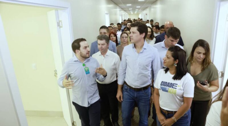 Daniel Vilela vistoria as obras do Hospital Estadual de Formosa (HEF) nesta quarta-feira (10/9): unidade ampliará de 85 para 298 leitos para atender toda a região do Entorno do DF e Nordeste goiano