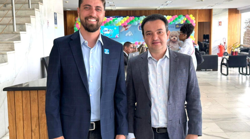 Prefeito de Valparaíso de Goiás, Marcus Vinicius, e o secretário do Entorno, Pábio Mossoró