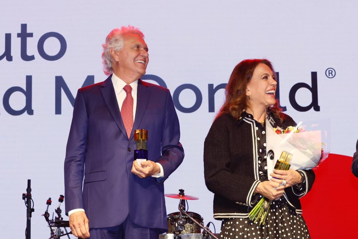 Ronaldo e Gracinha Caiado celebram parceria que dará origem a ampla e moderna estrutura ao lado do Cora para acolher acompanhantes de pacientes (Fotos: Walter Folador)