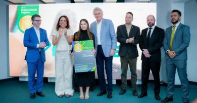 Ronaldo e Gracinha Caiado durante lançamento do Projeto Identificação Neonatal Goiás (Foto: Junior Guimarães e Walter Folador)