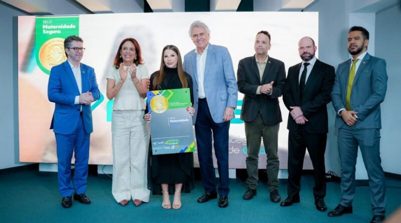 Ronaldo e Gracinha Caiado durante lançamento do Projeto Identificação Neonatal Goiás (Foto: Junior Guimarães e Walter Folador)