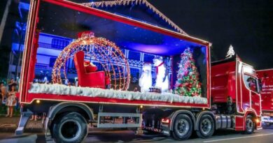 Com caminhões temáticos, luzes, músicas e a presença do Papai Noel, o desfile natalino promete encantar famílias em várias regiões do DF e Região do Entorno entre novembro e dezembro de 2025.
