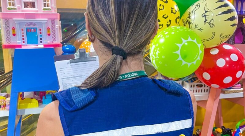 Dia das Crianças movimenta comércio: Procon realiza pesquisa de preços para auxiliar consumidor na escolha do presente e encontra variação que ultrapassa 266% em no valor de um mesmo brinquedo (Fotos: Procon Goiás)