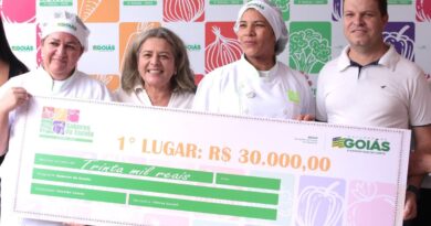 Merendeiras Juvenêz Pereira e Ediva Mendes, de Planaltina de Goiás, são vencedoras de 2025, com receita de escondidinho de abóbora (Fotos: Seduc-GO)