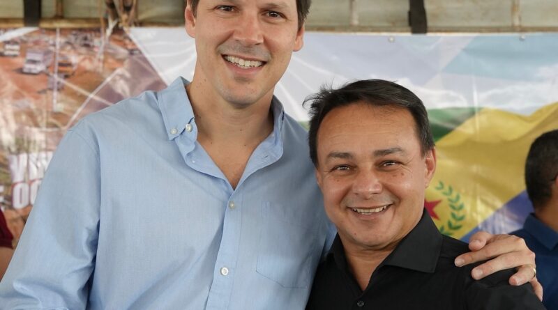 Momento Cívico, desta vez em um formato especial! O evento aconteceu na Praça Santo Antônio com a presença do vice governador de Goiás, Daniel Vilela