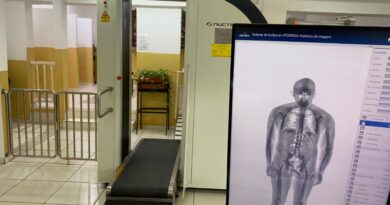 Scanners corporais permitem identificar objetos escondidos na roupa e no corpo de visitantes, sem necessidade de revista íntima (FOTO: Polícia Penal)