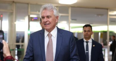 Caiado recebeu atendimento e encontra-se estável, consciente e clinicamente bem (Foto: Arquivo Secom)