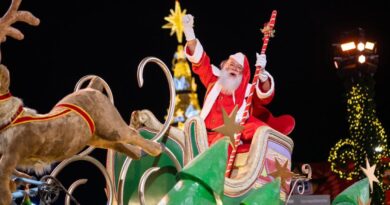 Ronaldo e Gracinha Caiado na apresentação do Natal do Bem 2025 (Foto: Secom)