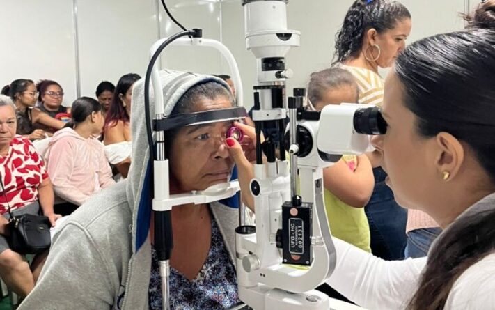 Moradoras de Aparecida de Goiânia também foram beneficiadas com atendimentos oftalmológicos durante visita do Goiás Social ao município (Foto: SES-GO)