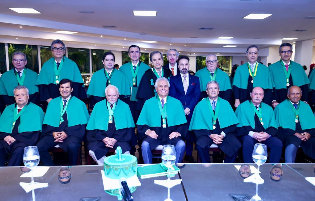 Caiado recbe título da Academia Goiana de Medicina (Foto: Adalberto Ruchelle)