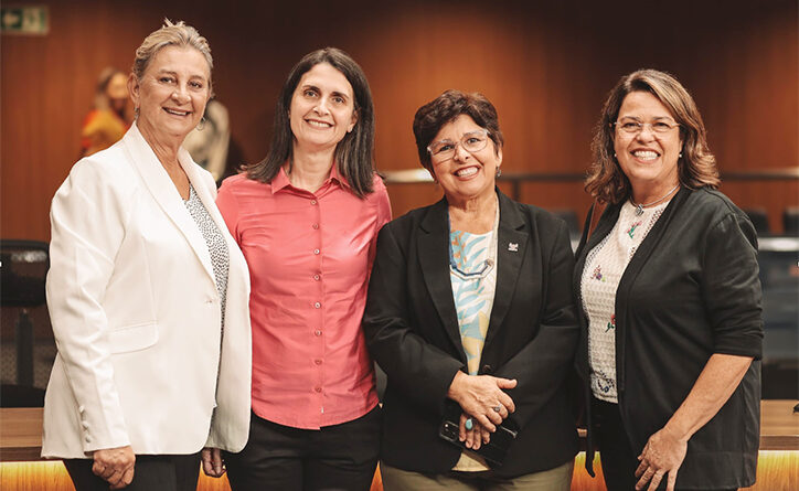 Bancada feminina da Casa conduz sessão solene de entrega da Comenda Berenice Teixeira Artiaga